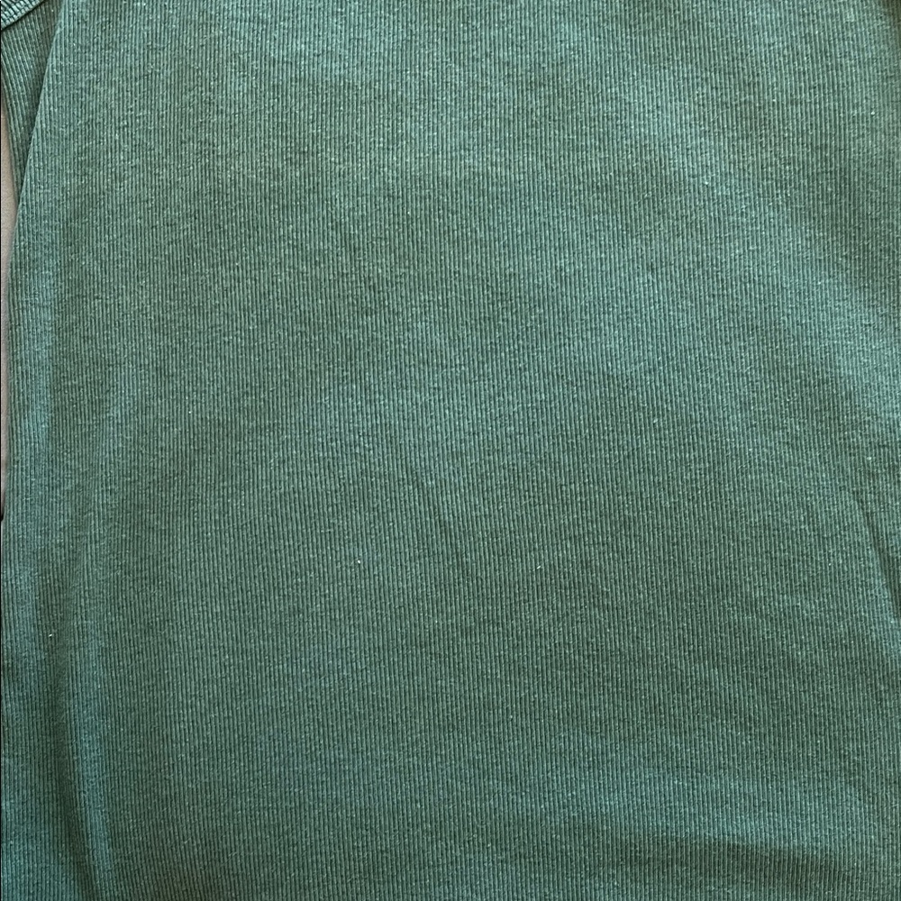 Lot of a new day layering tanks - Picture 13 of 15